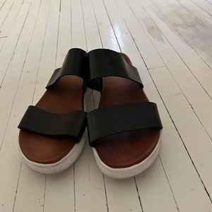 Mia sandals